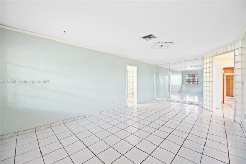 Купить виллу или дом в Майами, Флорида 3 спальни, 94.3м2, № 1950250 - фото 5