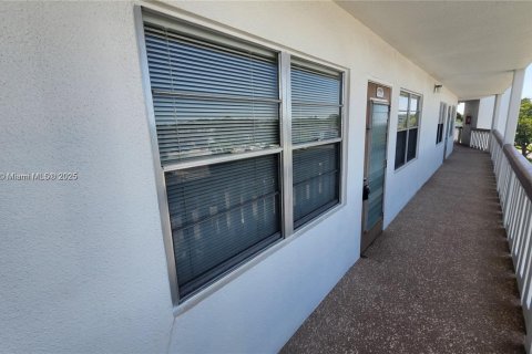 Copropriété à vendre à Deerfield Beach, Floride: 2 chambres, 92.9 m2 № 1952574 - photo 19