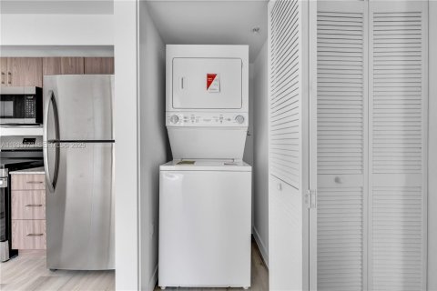 Apartamento en alquiler en North Miami Beach, Florida, 2 dormitorios, 74.32 m2 № 1992256 - foto 4