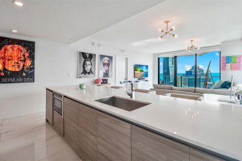Condominio en alquiler en Miami, Florida, 3 dormitorios, 125.05 m2 № 2047787 - foto 3