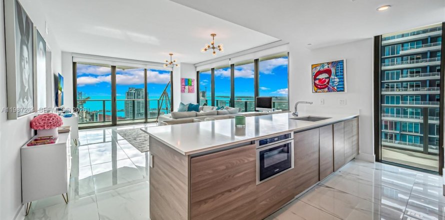 Condominio en Miami, Florida, 3 dormitorios  № 2047787