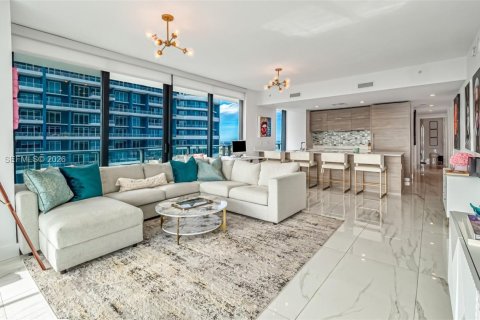 Condominio en alquiler en Miami, Florida, 3 dormitorios, 125.05 m2 № 2047787 - foto 6