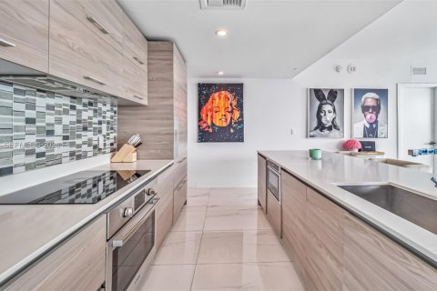 Condominio en alquiler en Miami, Florida, 3 dormitorios, 125.05 m2 № 2047787 - foto 4