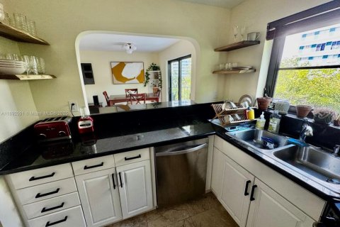 Copropriété à louer à Miami Beach, Floride: 2 chambres, 87.33 m2 № 1944171 - photo 6