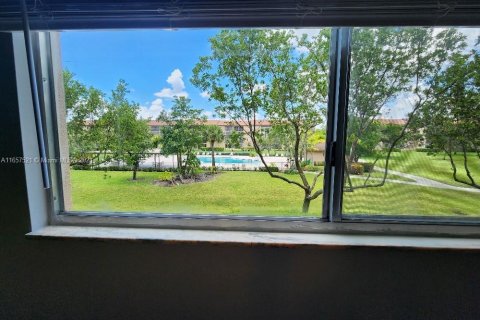 Condominio en venta en Pembroke Pines, Florida, 1 dormitorio, 98.1 m2 № 1957823 - foto 13