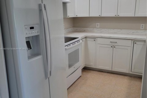 Condominio en venta en Pembroke Pines, Florida, 1 dormitorio, 98.1 m2 № 1957823 - foto 3