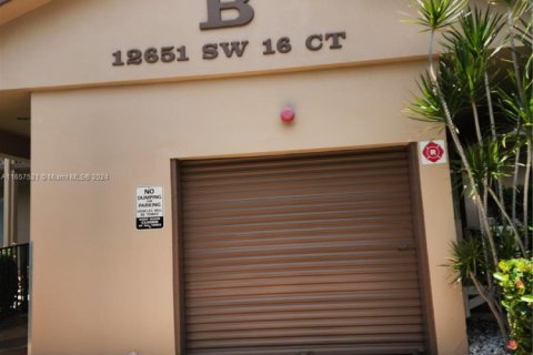 Condominio en venta en Pembroke Pines, Florida, 1 dormitorio, 98.1 m2 № 1957823 - foto 16