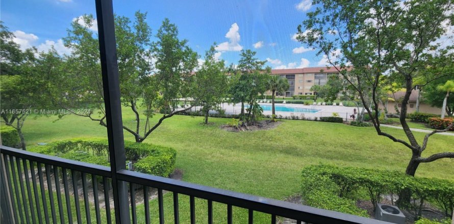 Condominio en Pembroke Pines, Florida, 1 dormitorio  № 1957823