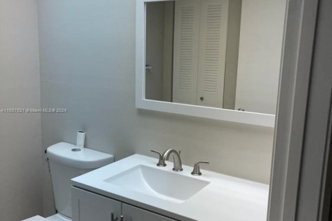 Condominio en venta en Pembroke Pines, Florida, 1 dormitorio, 98.1 m2 № 1957823 - foto 9