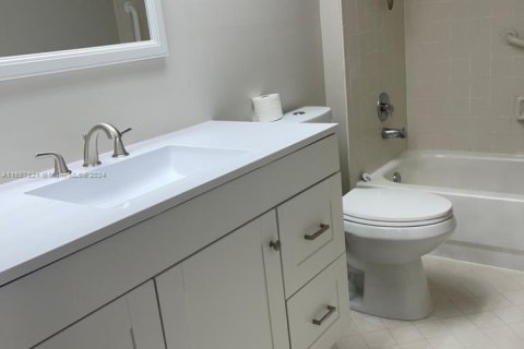Condominio en venta en Pembroke Pines, Florida, 1 dormitorio, 98.1 m2 № 1957823 - foto 10