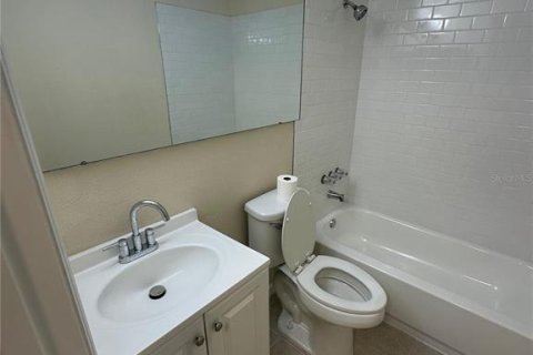 Townhouse in New Port Richey, Florida 2 bedrooms, 67.08 sq.m. № 1553906 - photo 11