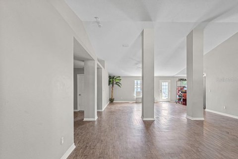 House in Palm Coast, Florida 4 bedrooms, 274.8 sq.m. № 1824349 - photo 9