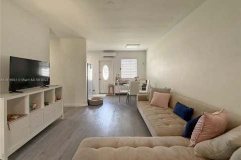 Propiedad comercial en venta en Miami, Florida, 136.75 m2 № 1777735 - foto 15