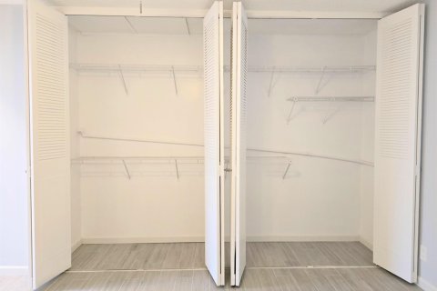 Снять в аренду кондоминиум в Уэст-Палм-Бич, Флорида 3 комнаты, 65.03м2, № 2261309 - фото 7