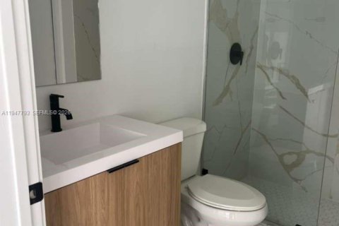 Снять в аренду таунхаус в Хомстед, Флорида 3 спальни, 129.88м2, № 2003888 - фото 8