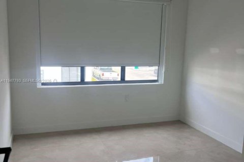 Снять в аренду таунхаус в Хомстед, Флорида 3 спальни, 129.88м2, № 2003888 - фото 7