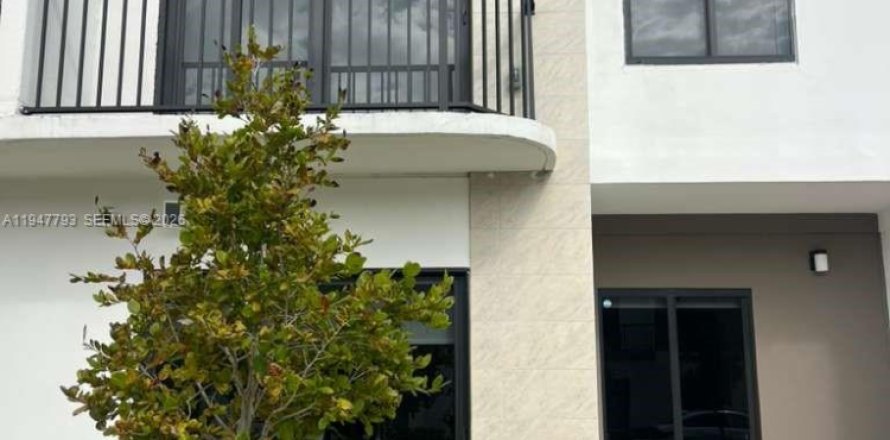 Таунхаус в Хомстед, Флорида 3 спальни, 129.88м2 № 2003888