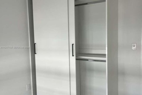 Снять в аренду таунхаус в Хомстед, Флорида 3 спальни, 129.88м2, № 2003888 - фото 10