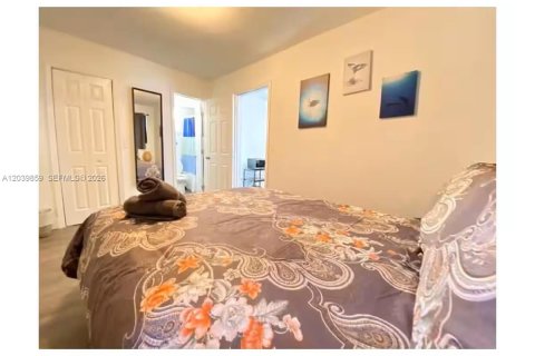 House in Miami, Florida 1 bedroom, 55.74 sq.m. № 2089574 - photo 4