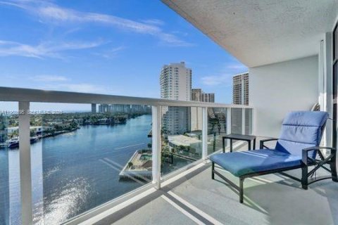 Снять в аренду кондоминиум в Авентура, Флорида 2 спальни, 92.16м2, № 2017772 - фото 3