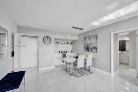 Снять в аренду кондоминиум в Авентура, Флорида 2 спальни, 92.16м2, № 2017772 - фото 11