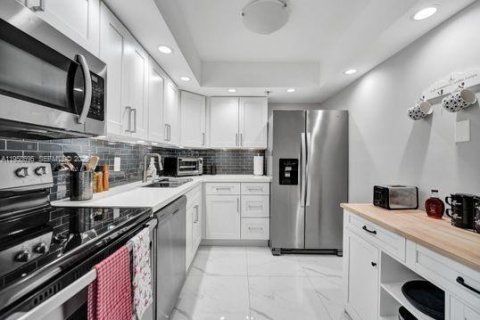 Снять в аренду кондоминиум в Авентура, Флорида 2 спальни, 92.16м2, № 2017772 - фото 13