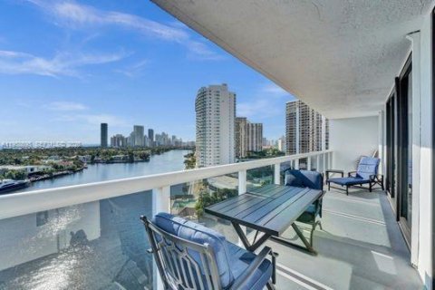 Снять в аренду кондоминиум в Авентура, Флорида 2 спальни, 92.16м2, № 2017772 - фото 23