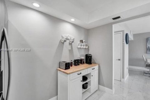 Снять в аренду кондоминиум в Авентура, Флорида 2 спальни, 92.16м2, № 2017772 - фото 14