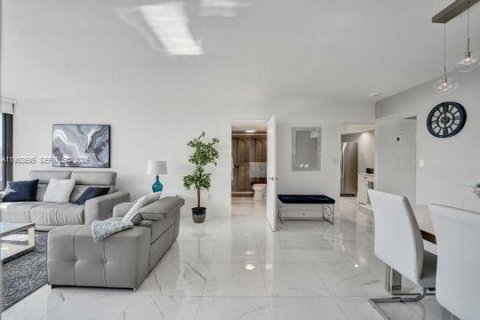 Снять в аренду кондоминиум в Авентура, Флорида 2 спальни, 92.16м2, № 2017772 - фото 6