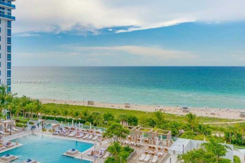 Condominio en alquiler en Miami Beach, Florida, 55.74 m2 № 1714897 - foto 1