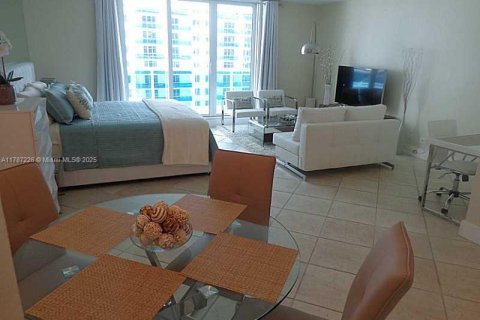 Condominio en alquiler en Miami Beach, Florida, 55.74 m2 № 1714897 - foto 13