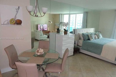 Condominio en alquiler en Miami Beach, Florida, 55.74 m2 № 1714897 - foto 23
