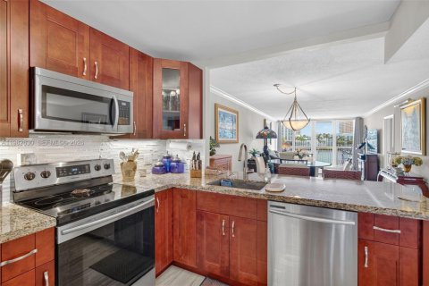 Condominio en venta en Hallandale Beach, Florida, 2 dormitorios, 104.52 m2 № 2047685 - foto 19
