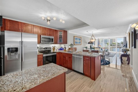 Condominio en venta en Hallandale Beach, Florida, 2 dormitorios, 104.52 m2 № 2047685 - foto 16