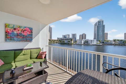 Condominio en venta en Hallandale Beach, Florida, 2 dormitorios, 104.52 m2 № 2047685 - foto 5