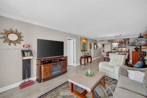 Condominio en venta en Hallandale Beach, Florida, 2 dormitorios, 104.52 m2 № 2047685 - foto 7