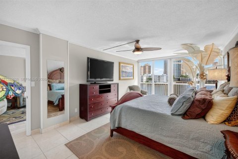 Condominio en venta en Hallandale Beach, Florida, 2 dormitorios, 104.52 m2 № 2047685 - foto 24