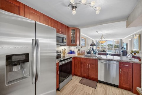 Condominio en venta en Hallandale Beach, Florida, 2 dormitorios, 104.52 m2 № 2047685 - foto 20