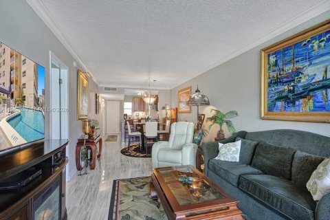 Condominio en venta en Hallandale Beach, Florida, 2 dormitorios, 104.52 m2 № 2047685 - foto 9