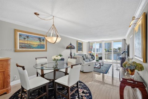 Condominio en venta en Hallandale Beach, Florida, 2 dormitorios, 104.52 m2 № 2047685 - foto 12