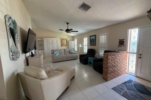 Villa ou maison à vendre à Port St. Lucie, Floride: 3 chambres, 169.83 m2 № 2259723 - photo 8