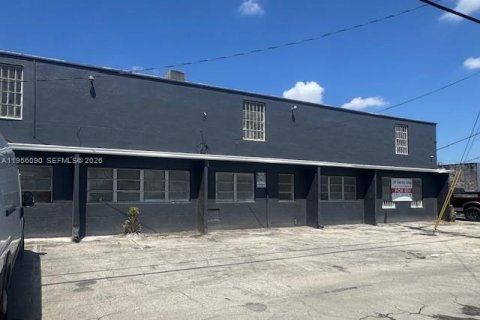 Propiedad comercial en venta en Miami, Florida № 2158289 - foto 2