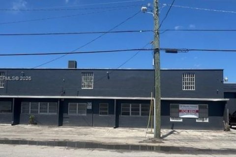 Propiedad comercial en venta en Miami, Florida № 2158289 - foto 14