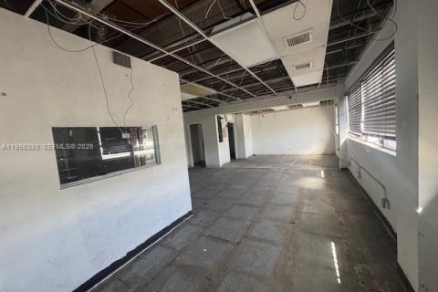 Propiedad comercial en venta en Miami, Florida № 2158289 - foto 6