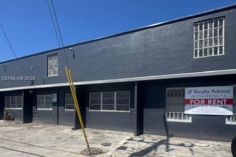Propiedad comercial en venta en Miami, Florida № 2158289 - foto 12