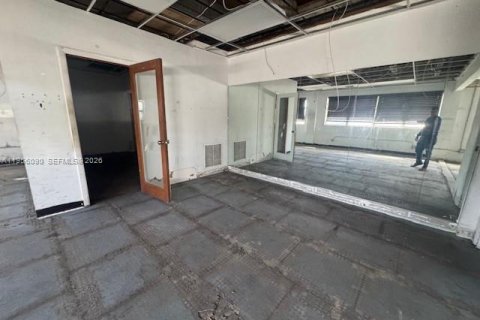 Propiedad comercial en venta en Miami, Florida № 2158289 - foto 5