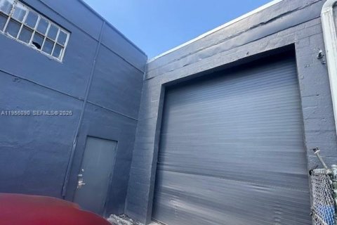 Propiedad comercial en venta en Miami, Florida № 2158289 - foto 13