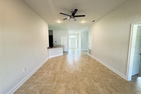 Villa ou maison à louer à Winter Haven, Floride: 4 chambres, 171.5 m2 № 2384240 - photo 2