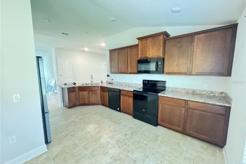 Villa ou maison à louer à Winter Haven, Floride: 4 chambres, 171.5 m2 № 2384240 - photo 5