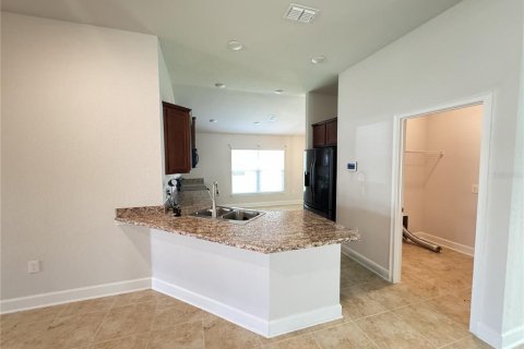 Villa ou maison à louer à Winter Haven, Floride: 4 chambres, 171.5 m2 № 2384240 - photo 4